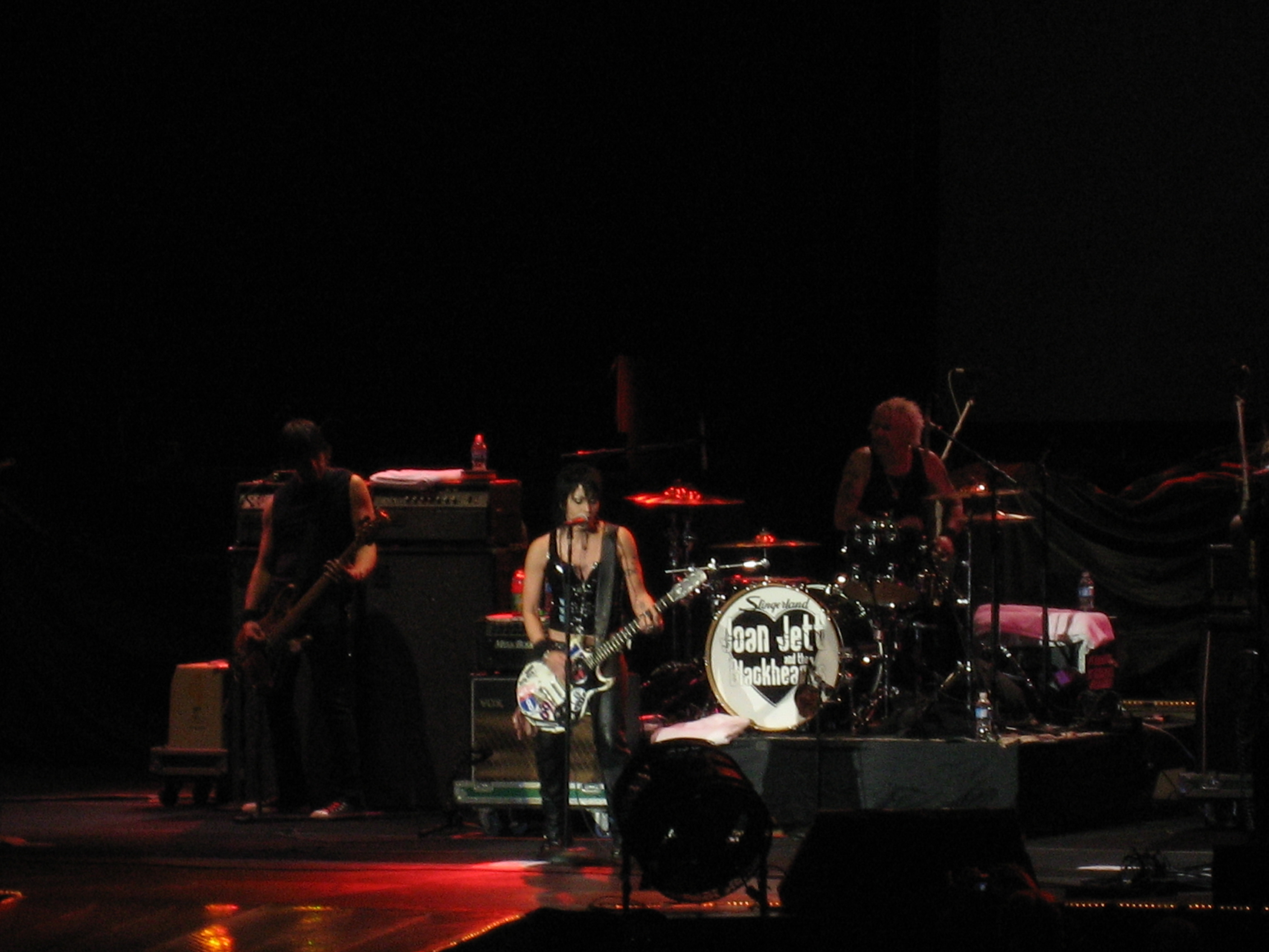 JoanJett2007-09-18BeerAmphitheatreTorontoCanada (2).JPG